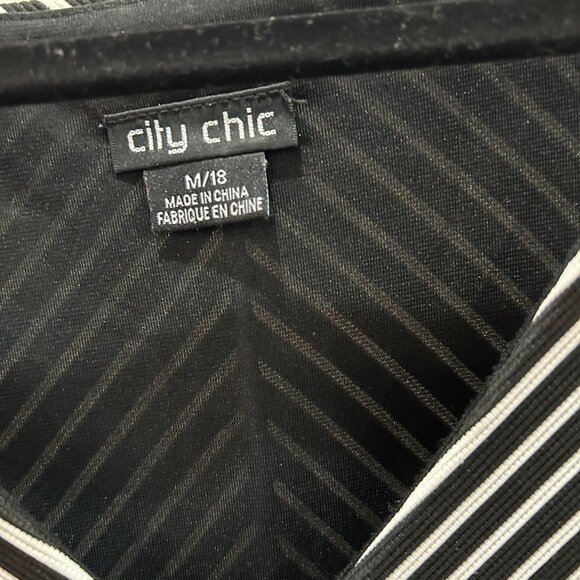 City Chic Black and White Chevron Striped Dress sz M/18, EUC - Picture 5 of 6